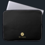 Luxus Black und Gold Personalisiert Monogramm Laptopschutzhülle<br><div class="desc">Luxus Black and Gold Personalisiert Monogram und Name Designs mit schwarzer Monogramm in goldenen Kreis Element mit dem Namen in Gold beruflichen Schriftart Stil auf schwarzem Hintergrund.

Hinweis: Die Foliendetails werden im Kunstwerk simuliert. Für die Herstellung dieses Produkts wird keine Folie verwendet.</div>