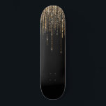 Luxus Chic Black Gold Funkelnd Glitzer Fringe Skateboard<br><div class="desc">Dieses glamouröse und luxuriöse Print ist das perfekte Design für die stilvolle und trendige Frau. Es ist mit einem Imitat funkelnd vergoldeten Glitzer Randvorhang mit Imitaten Glitzer Typografie auf einem einfachen schwarzen Hintergrund. Es ist ein elegantes, elegantes, trendiges und modernes Bing-Design mit einem Hollywood-Ambiente! ***WICHTIGE HINWEIS FÜR DESIGN: Für individuelle...</div>
