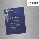 Luxus-Geburtstag in Navy blauer Vegetation Magneteinladung<br><div class="desc">Ein marineblauer blauer Hintergrund mit Grünpflanzen. Die blaue Farbe ist ungleichmäßig. Personalisieren Sie Ihren Namen und Ihre Party-Daten und fügen Sie diese hinzu.</div>