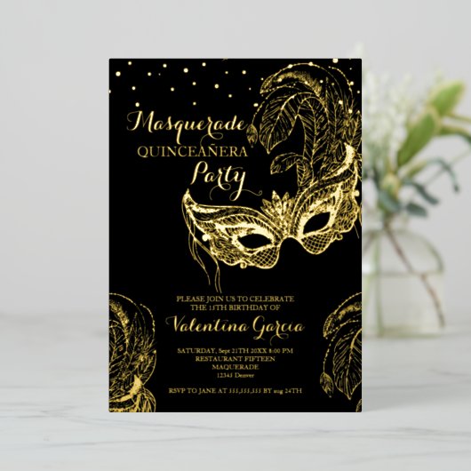 Luxus Gold Masquerade Quinceñera Einladung (Stehend vorne)