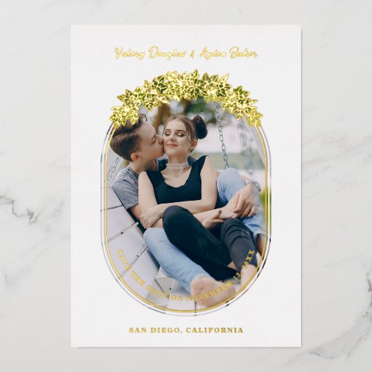 Luxus Golden Ivi Blätter Oval Rahmen Chic Foto Folieneinladung (Vorderseite)