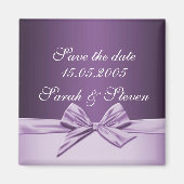 Luxus Lila Elegant Ribbon Save the Date Magnet (Vorne)
