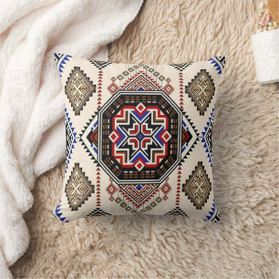 Luxus-Monochrom und Ocker-Tribal-Medallion Kissen