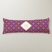 Luxus Monogram Green und Gold Quatre Floral Seitenschläferkissen (Vorderseite)