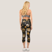 Luxus-Neujahrsfeier-Muster Capri Leggings (Rückseite)