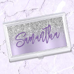 Luxus Silver Glitzer Lavender Ombre Personalisiert Visitenkarten Dose<br><div class="desc">Girly Glam Visitenkartenhalter für sie mit einem luxuriösen Imitat funkelnd silbergrauer Glitzer mit einem blassen lila Lavendel Shimmer ombre Farbe Block Design. Der Name zeichnet sich durch einen modernen, schwarz geschriebenen Schreibstil aus. Passen Sie die Farbe, Größe und den Stil des Schriftartes in diesem Textdesign an. Im System finden Sie...</div>