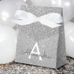 Luxus Silver Glitzer & Sparkle Monogram Geschenkschachtel<br><div class="desc">Luxuriöse Silver Imitate Glitzer und sparkle Elegante Geschenkboxen. Diese Geschenkboxen kann auf Ihren Vor- und Erstnamen angepasst werden und macht einen großartigen Geburtstag,  Hochzeit,  Junggeselinnen-Abschied,  Brautparty oder Babydusche Geschenkboxen. Bitte kontaktieren Sie den Designer,  um passende Artikel zu erhalten.</div>
