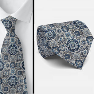 Luxusgeschäftsmann mit weltgewandtem Stil   Blaue  Krawatte