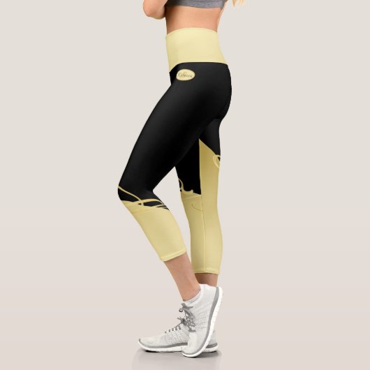 Luxusgold dekoriert auf Gold & Schwarz, Monogram, Capri Leggings (Links)