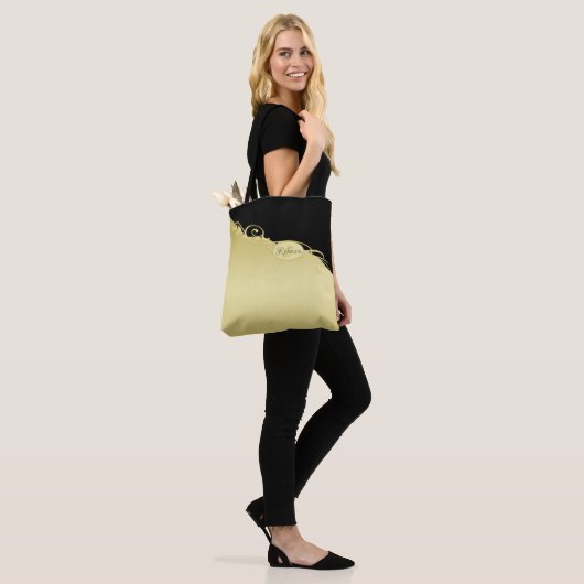 Luxusgold dekoriert auf Gold & Schwarz, Monogram, Tasche (Am Model)