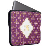 Luxusmonogramm lila und Gold Quatre mit Blumen Laptopschutzhülle (Vorne Rechts)