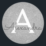 Luxussilber-Glitzer und Sparkle-Monogramm Runder Aufkleber<br><div class="desc">Luxuriöse Silver Imitate Glitzer und Sparkle Elegant Umschlag von Gevor Siegel Sticker. Dieser Aufkleber kann so angepasst werden,  dass er Ihren Anfangs- und Vornamen für ein Geschenkpaket enthält.</div>