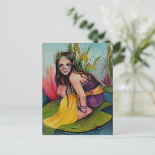 Lynsye Fee w Locket Postkarte (Stehend Vorderseite)