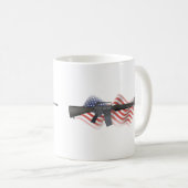 M16 Rifle mit US-Flagge Kaffeetasse (VorderseiteRechts)