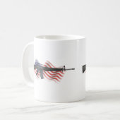 M16 Rifle mit US-Flagge Kaffeetasse (Vorderseite Links)