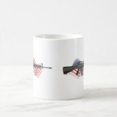 M16 Rifle mit US-Flagge Kaffeetasse (Mittel)
