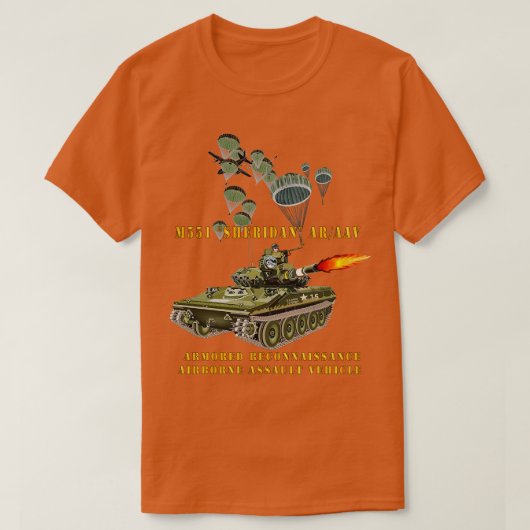 M551 Sheridan Firing ARVAAV mit Fallschirmjägern T-Shirt (Design vorne)