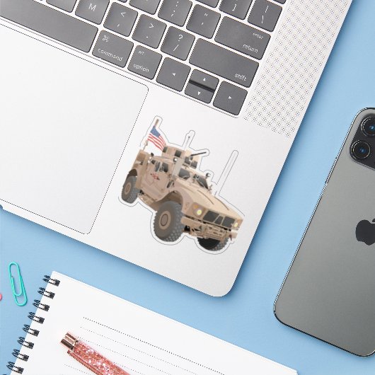 M-ATV MRAP Militärtransporter Aufkleber (Laptop mit iPhone)