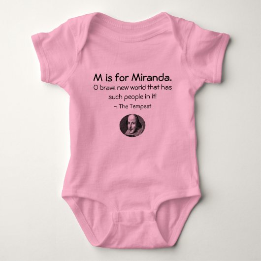 M ist für Miranda • Ein kleines Shakespeare-Shirt Baby Strampler (Vorderseite)