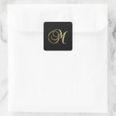 M Monogram Gold Script Quadratischer Aufkleber (Tasche)