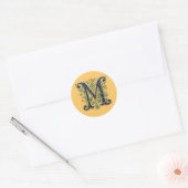 M monogramm-blaugoldene Blume Runder Aufkleber (Umschlag)