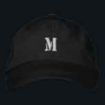 M Monogramm, hergestellt mit akribischem Stich-Hat Bestickte Baseballkappe<br><div class="desc">Diese schwarz verstellbare Kappe bietet eine stilvolle Fusion aus Einfachheit und Personalisierung, die für alle bestimmt ist, die Komfort und Individualität schätzen. Das Herzstück dieses Hutes ist das bestickte Monogramm "M", das mit sorgfältiger Heftung gefertigt wurde, um einen scharfen, haltbaren Look zu erzielen, der sich gegen den schwarzen Stoff auszeichnet....</div>