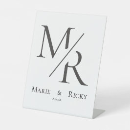 M & R | Our Initials Monogram  Sockelschild