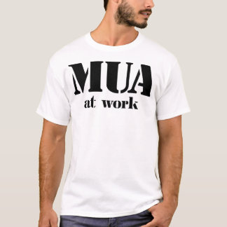 M.U.A. bei der Arbeit T-Shirt