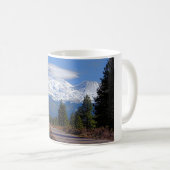 M.Ü. SHASTA MIT LENTIKULAREM KAFFEETASSE (VorderseiteRechts)