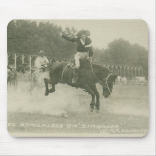 Mabel Strickland auf Stranger. Mousepad