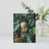 Macabre Doll and Bones in a Plant Postkarte (Stehend Vorderseite)