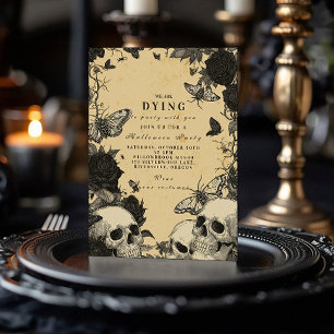 Macabre Gothic Skull and Moth Halloween Soirée Einladung