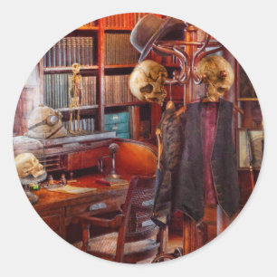 Macabre - In der Headhunter-Studie Runder Aufkleber