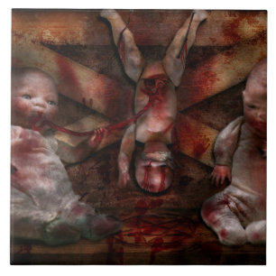 Macabre - Puppen - Freund zum Abendessen Fliese