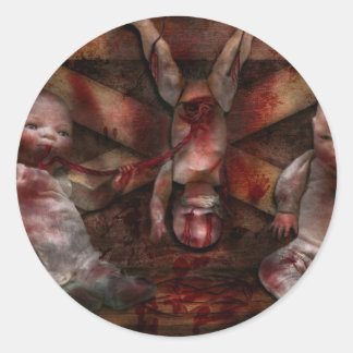 Macabre - Puppen - Freund zum Abendessen Runder Aufkleber
