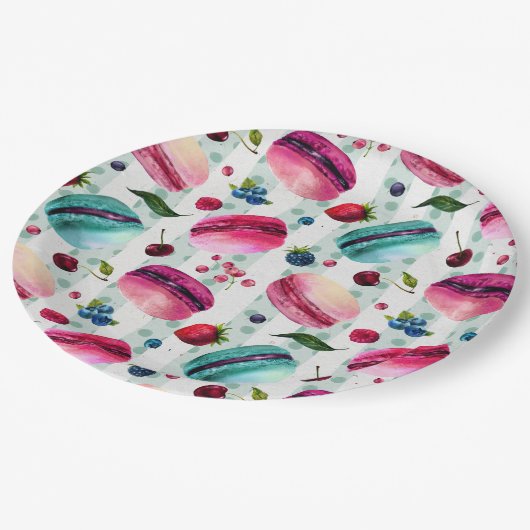 Macarons Französisch Konditorei mit Berries und Po Pappteller (Schrägansicht)