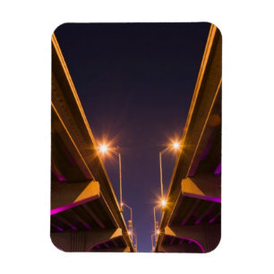 MacArthur Damm gesehen von darunterliegend an der Magnet