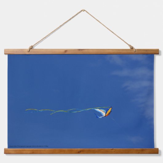 Macaw Kite Wandteppich Mit Holzrahmen (Vorne)