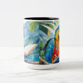 Macaw liest das große Buch Zweifarbige Tasse (Mittel)