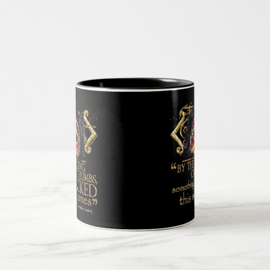 Macbeth "etwas böses" Zitat (Goldversion) Zweifarbige Tasse (Mittel)