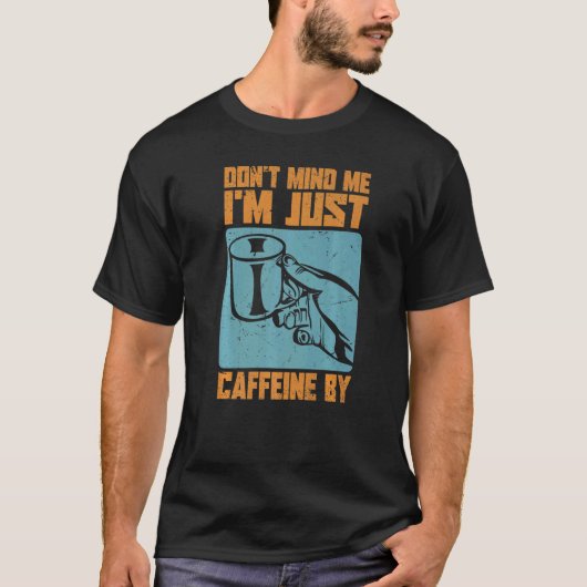 Mach dir nichts vor. Ich bin nur Coffein-by-Coffee T-Shirt (Vorderseite)