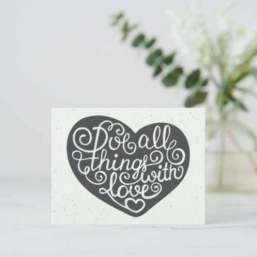 Machen Sie alles mit Liebe Postkarte (Stehend Vorderseite)