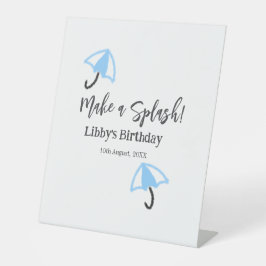 Machen Sie einen strahlend blauen Schirm Sommerbec Sockelschild