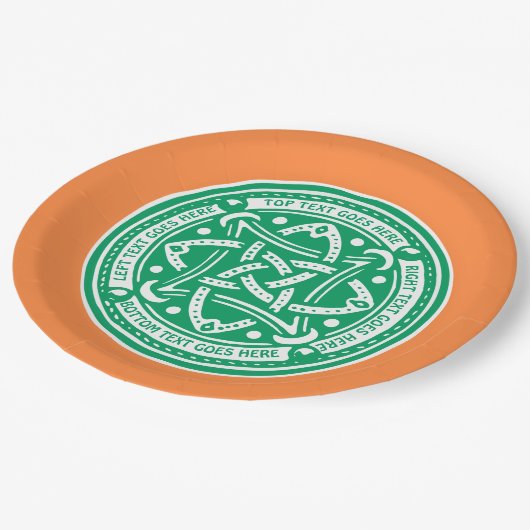 Machen Sie Ihr eigenes Kleeblatt Green Celtic Knot Pappteller (Schrägansicht)