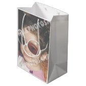 Machen Sie Ihr eigenes personalisiertes Foto Mittlere Geschenktüte (Rückseite Schrägansicht)