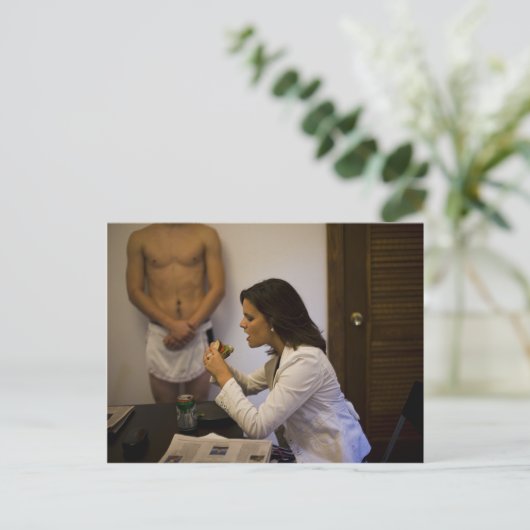 MACHEN SIE MIR EIN SANDWICH POSTKARTE (Stehend Vorderseite)