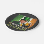 Machen Sie St. Patrick's Great Again Trump Irish Pappteller (Schrägansicht)