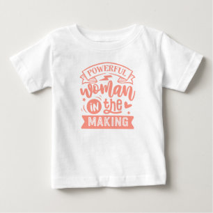 Mächtige Frauen im Entstehen: Niedliche Peach Girl Baby T-shirt