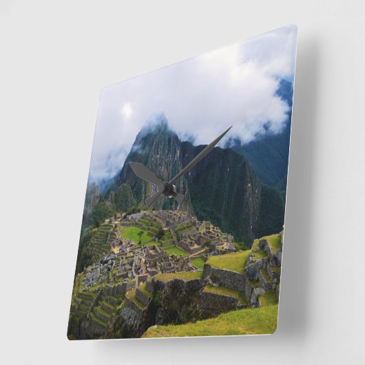 Machu Picchu, Peru Quadratische Wanduhr (Winkel)