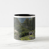 Machu Picchu, Ruinen von Inka Stadt, Peru.2 Zweifarbige Tasse (Mittel)